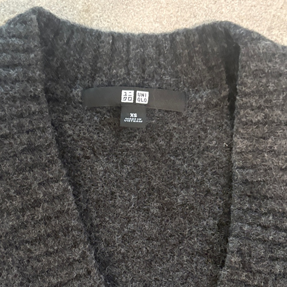 Uniqlo Soufflé warm cardigan - Picture 2 of 7